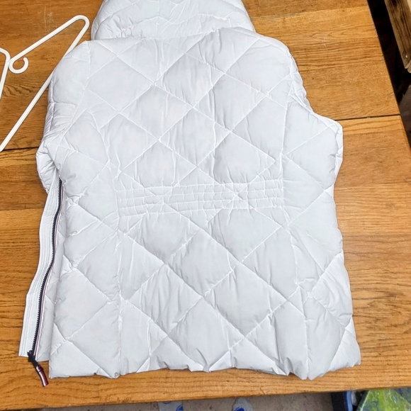 TOMMY HILFIGER PUFFER JACKET - Picture 9 of 15